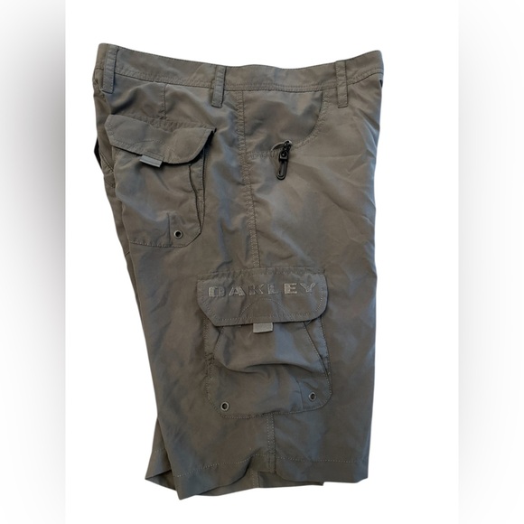 Oakley Gray Cargo Shorts Relaxed Fit Mens Small 30 - Picture 4 of 7
